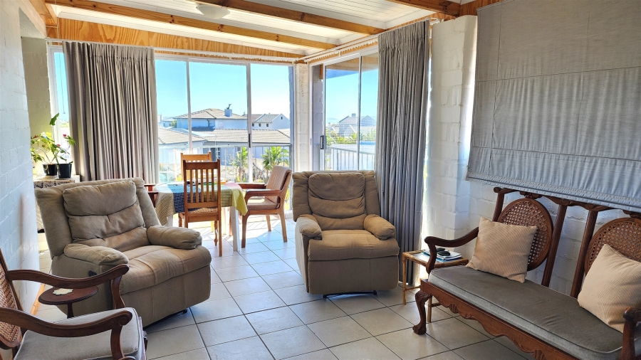 5 Bedroom Property for Sale in Country Club Western Cape